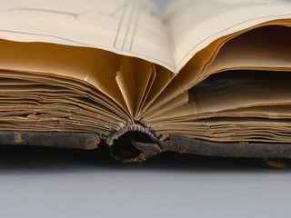 Detalle de escartivanas interiores, antes del tratamiento