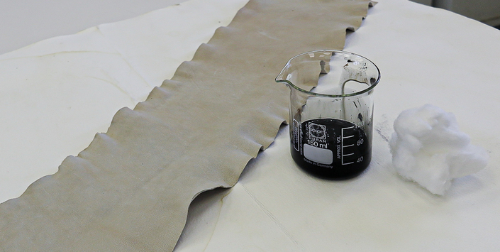 Preparación de cuero para reenlomado