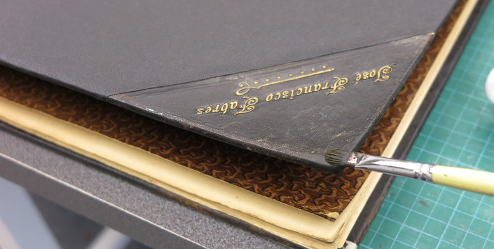 Reintegración cromática del papel japonés