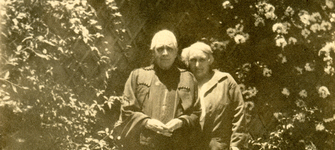 Victoria Subercaseaux de Vicuña junto a su hija Eugenia