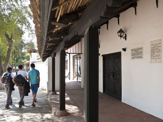 Margot Loyola saludando a las autoridades