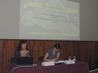 Mónica Bahamondez durante su presentación