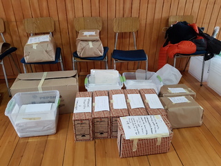 Vista de parte de los libros y documentos que se encontraban listos para el traslado. (Archivo CNCR, Hortuvia, V. 2020)