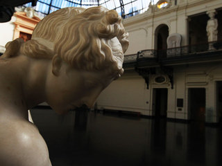 Escultura en el Hall del MNBA