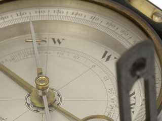 Parkinson y Frodsham. Brújula (detalle). Londres, Reino Unido, ca. 1820. N° registro SUR 3-1900